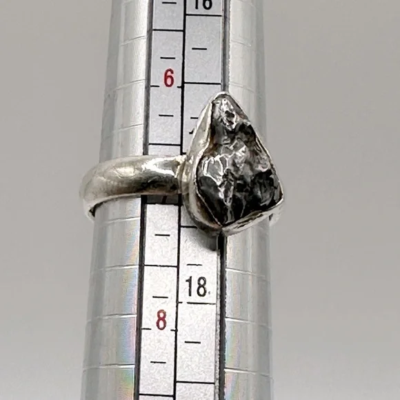 Unique sterling silver and Campo del Cielo meteorite ring - size 7 - Picture 4 of 4